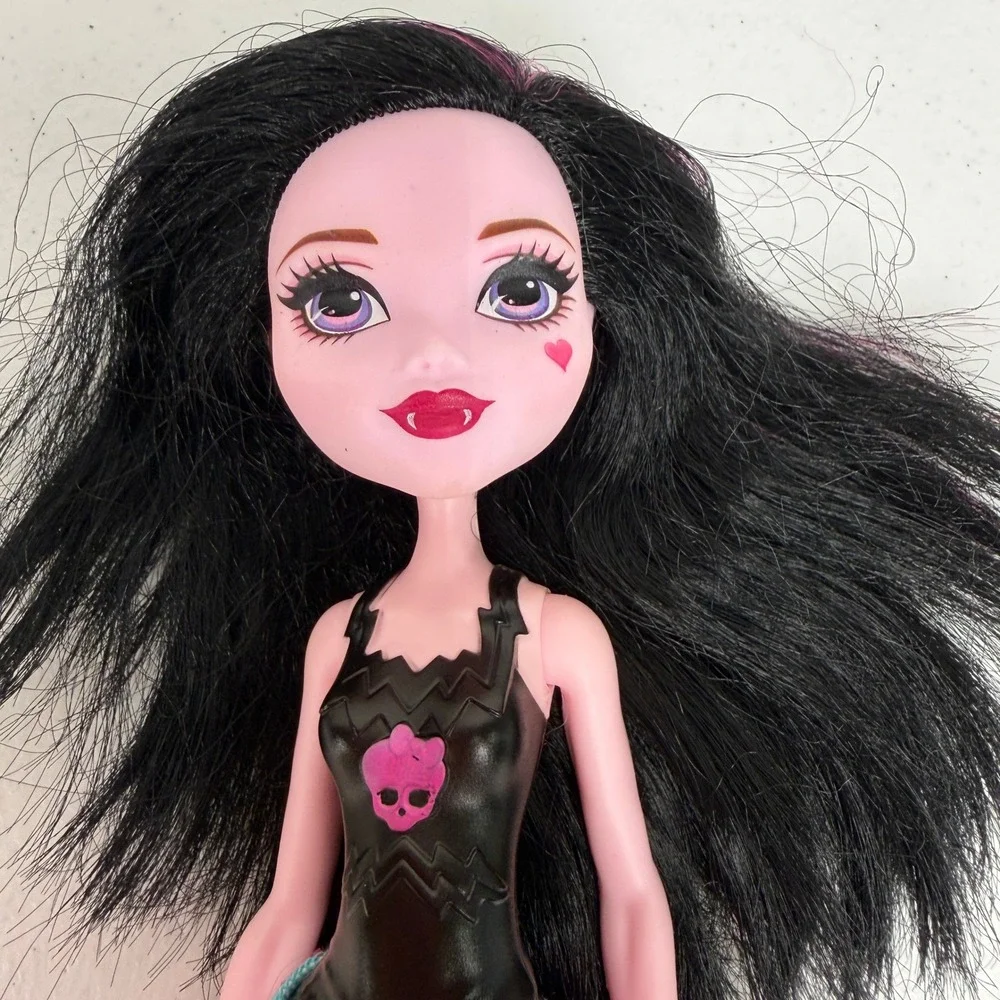 Monster High Draculaura Doll DNV67 Pink Black Vampire Bat Skirt Boots Mattel